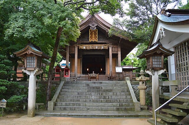 A Shikaumi-jinja_haiden