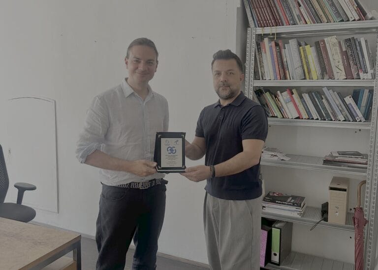 WFTGA President Sebastian Frankenberger and Local & Traveler Co-Founder Engin Ozkaragoz exchanging the Official Partnership plaque in Vienna